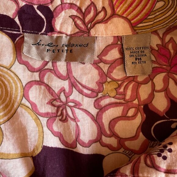 i.e. Relaxed Floral Burgundy Beige Long Sleeve Top Size MP - Picture 7 of 10